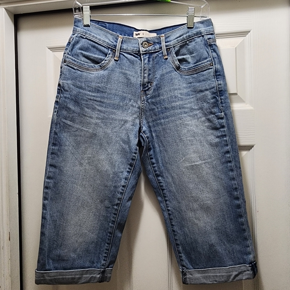 Levi's Capri Jeans Women's 6 28 Waist Cuffed Blue Medium Wash